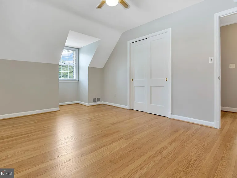 970 N Quintana St — Photo 23