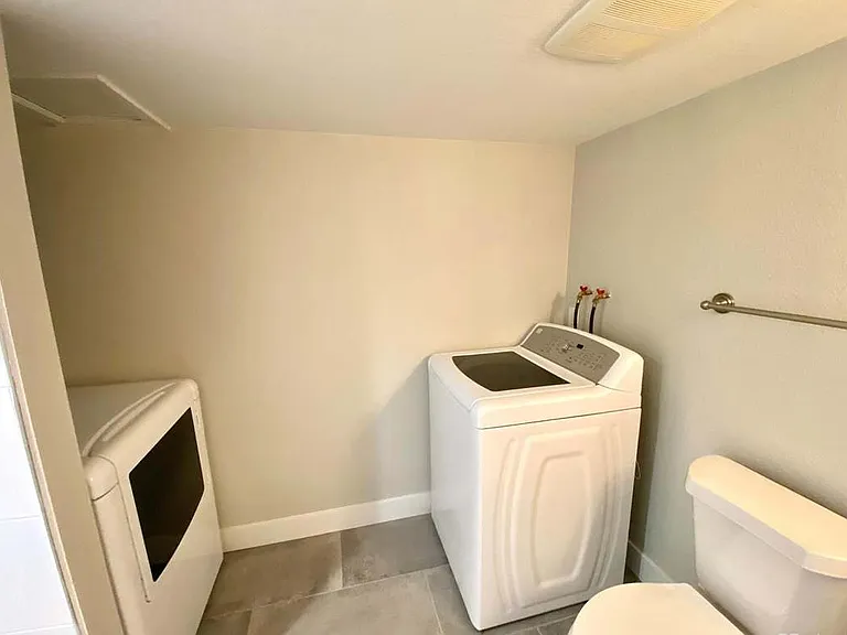 10901 Albion Ct — Photo 12
