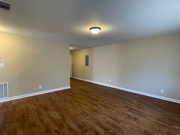 4th image of 205 Carolina Ave APT A