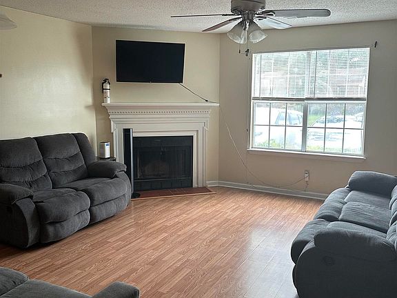 3rd image of 1926 Green Oaks Rd #B