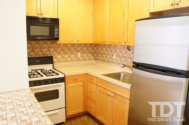2nd image of 192 Orchard St APT 5A