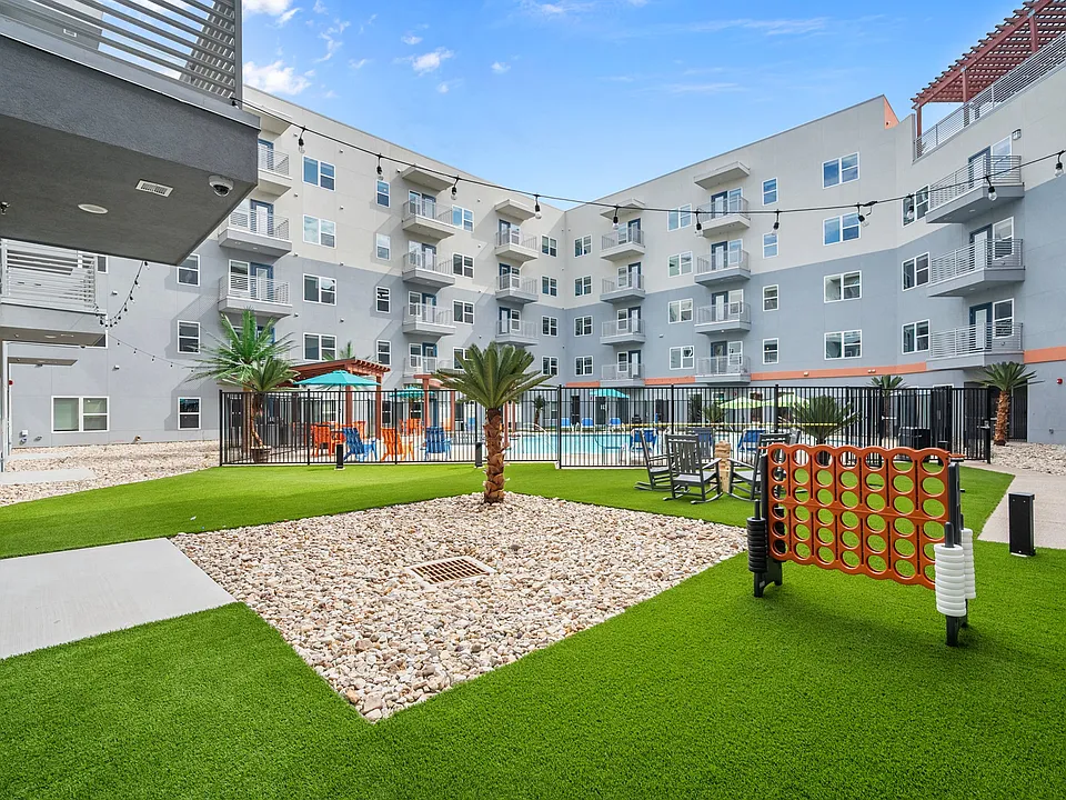Courtyard The Gibson Apartments