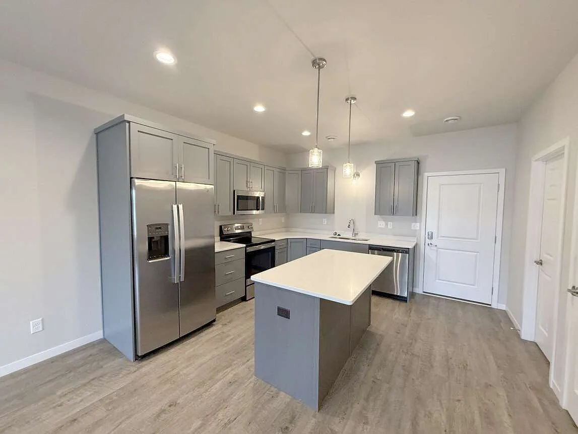 Valley View Townhomes — Photo 2