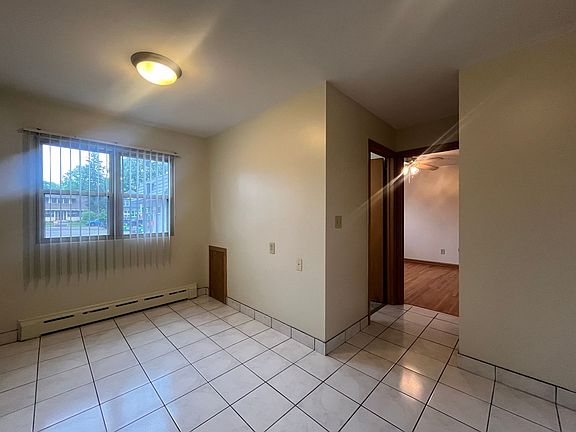 2nd image of 25 Wheeler St S APT 3