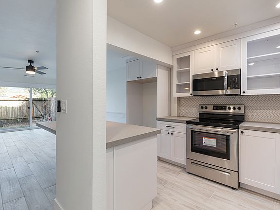 5th image of 819 W 2nd St