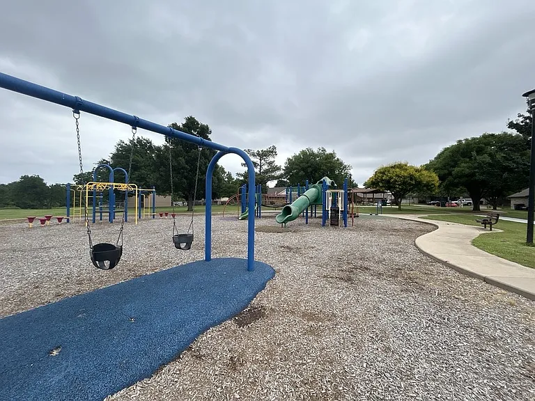 14016 Apache Dr — Photo 24