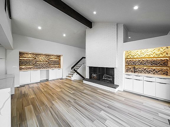 5th image of 886 Brandon Cir