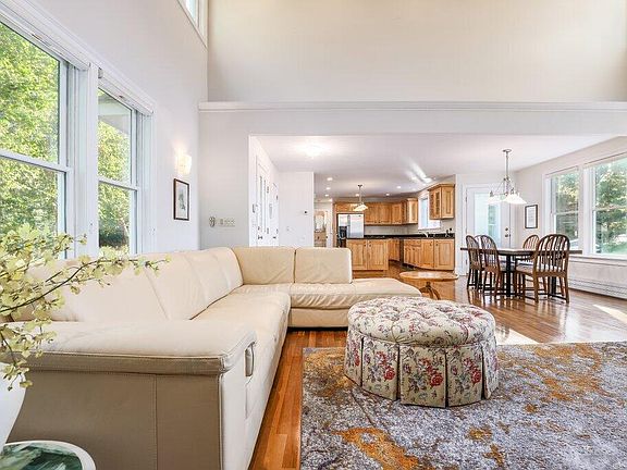 3rd image of 86 Summersea Road