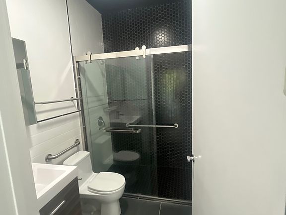 3rd image of 440 E 115th St #3B