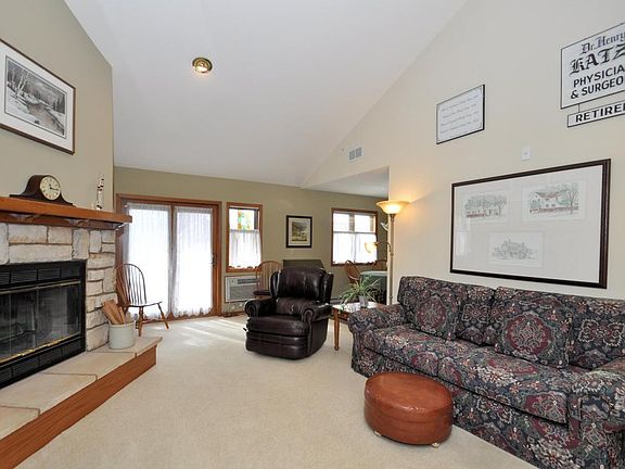 2nd image of 530 N Silverbrook Dr Unit 315