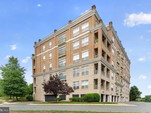 810 Belmont Bay Dr APT 204, Woodbridge, VA 22191