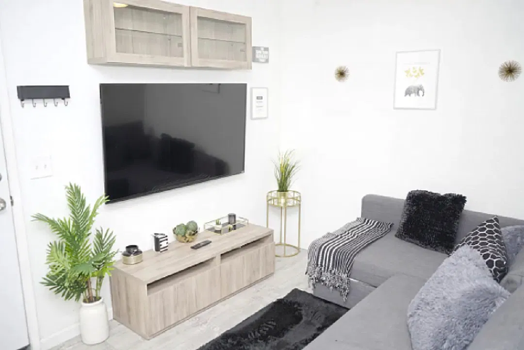 1 bed, 450 sqft, $1,900 — Photo 1