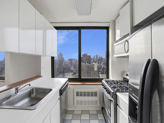 5th image of 1632 2nd Ave #3201