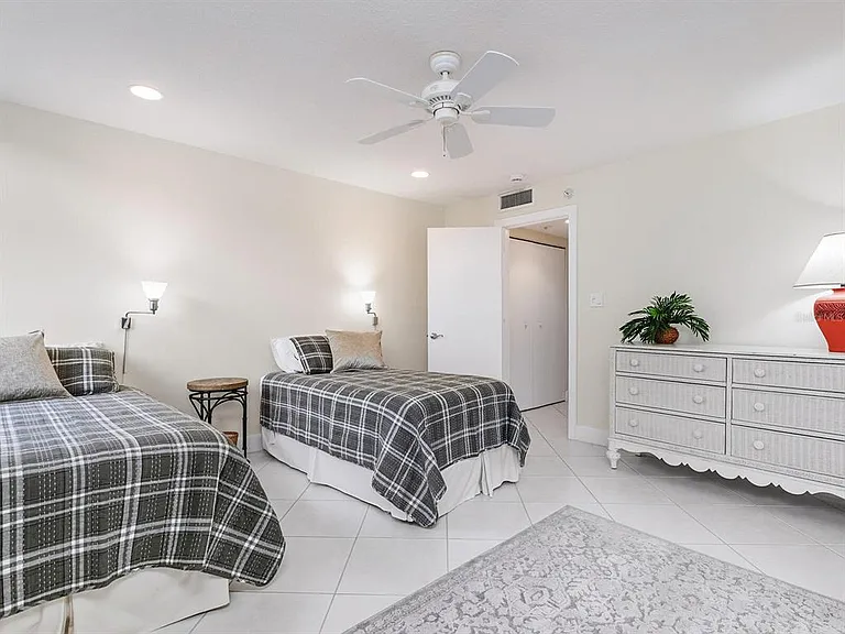1511 Gulf Of Mexico Dr #201 — Photo 28