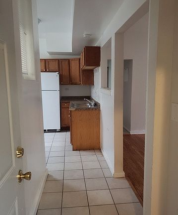 2nd image of 4718 S King Dr APT 3W