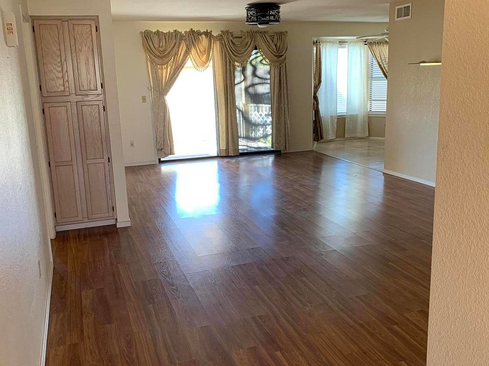 2nd image of 1021 S Greenfield Rd Unit 1002