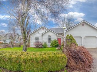 1160 Edgewater Ln, Cottage Grove, OR 97424