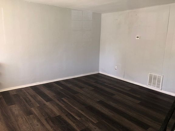 5th image of 2563 Southdene Ave