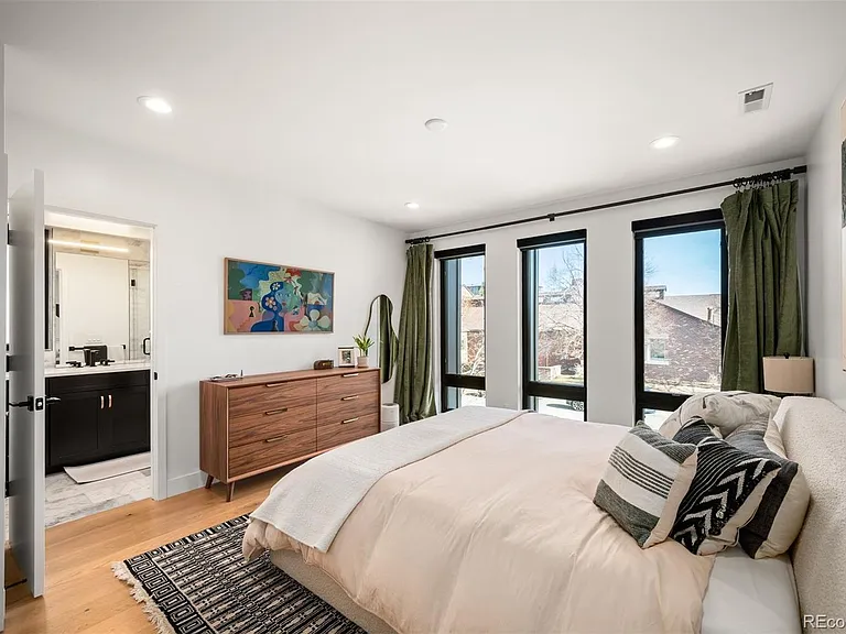 2427 S Race St — Photo 15