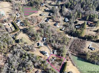 12 Crystal Cove Dr, Hendersonville, NC 28739