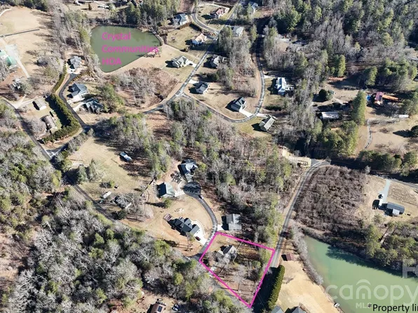 12 Crystal Cove Dr, Hendersonville, NC 28739