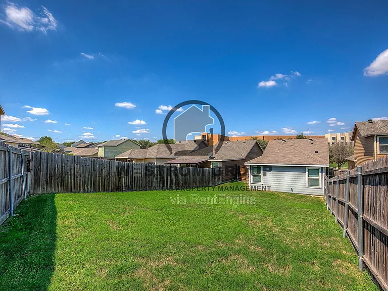 10721 Deauville Dr — Photo 34