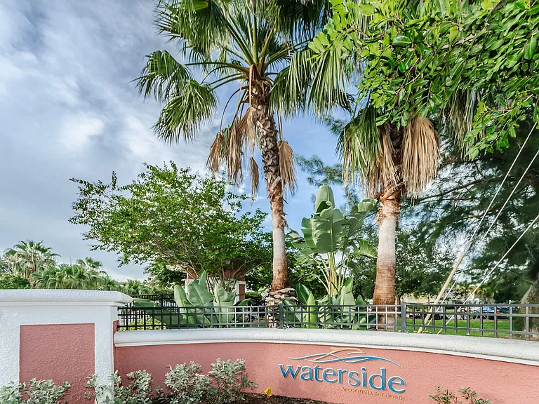 251 Pompano Dr SE #D — Photo 49