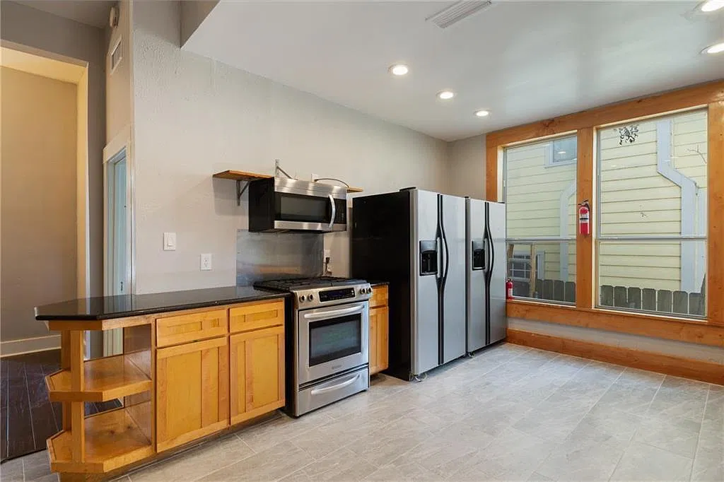 14 bed, 7.0 bath, 4900 sqft, $15,000 — Photo 4