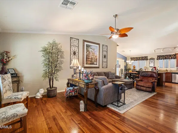 1825 W DESERT HILLS Drive, San Tan Valley, AZ 85144