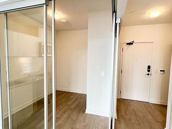 4th image of 60 Princess St #1015