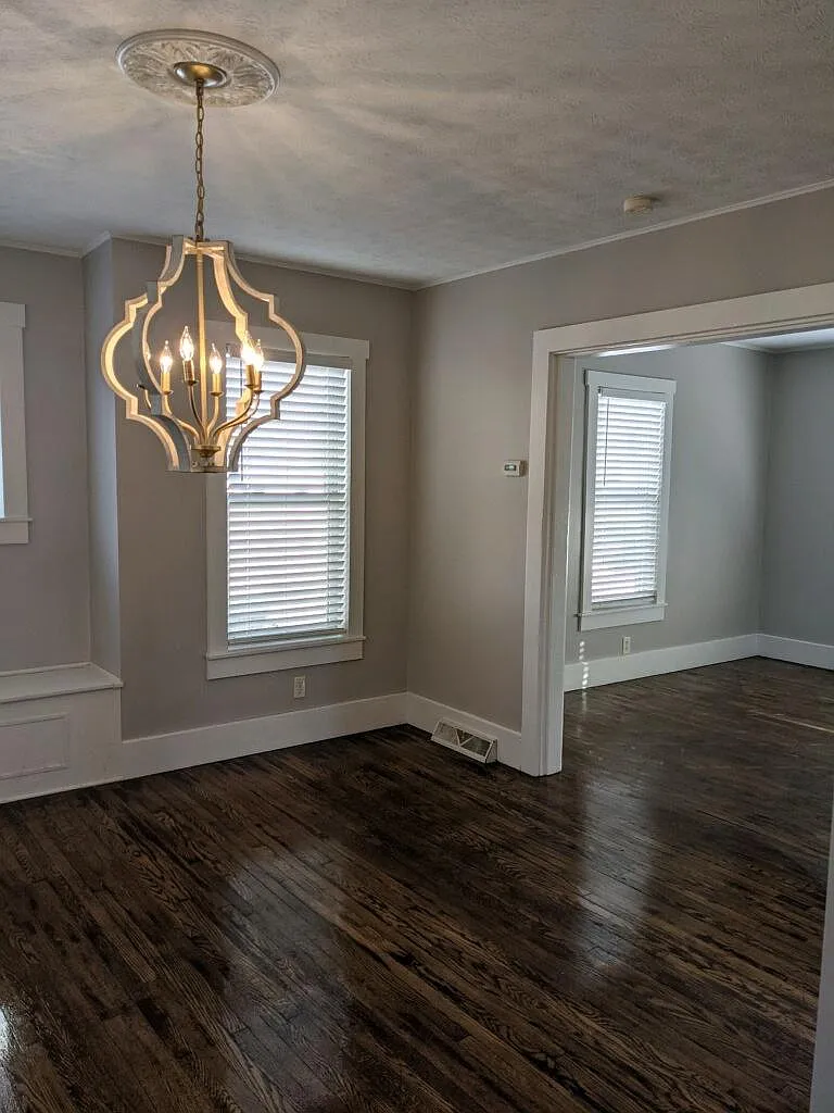 112 W High Ave photo 1