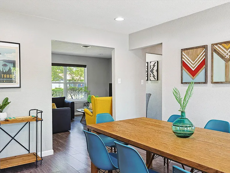 530 E Tyler St — Photo 10