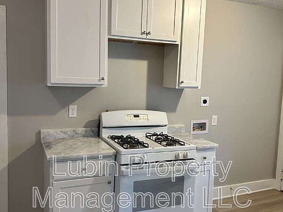 5th image of 2412 Forest Ave