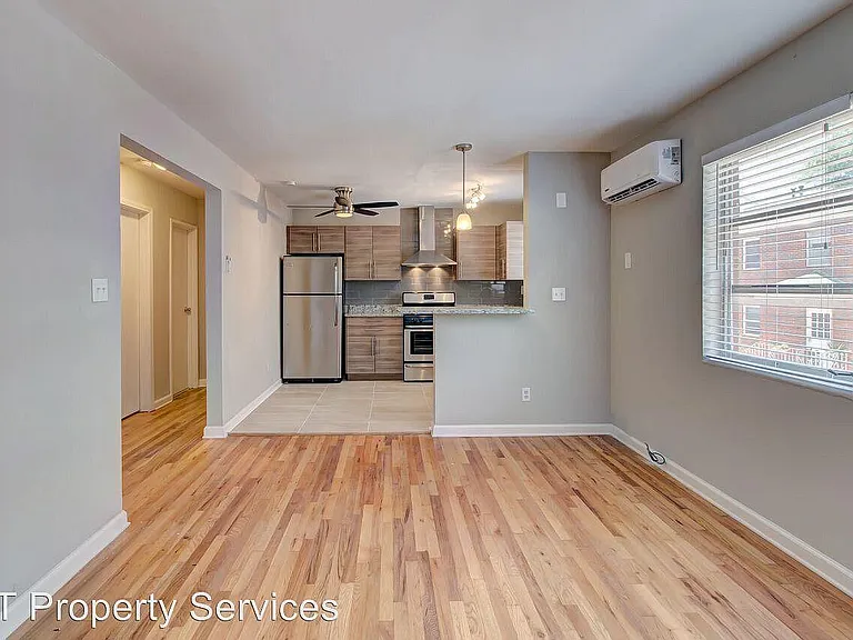 950 Saint Charles Ave NE #8 — Photo 2