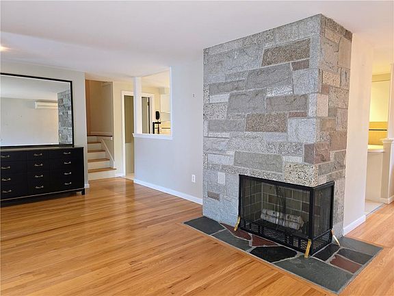 3rd image of 40 Russet Way