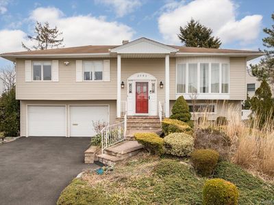 2959 Clubhouse Road, Merrick, NY, 11566