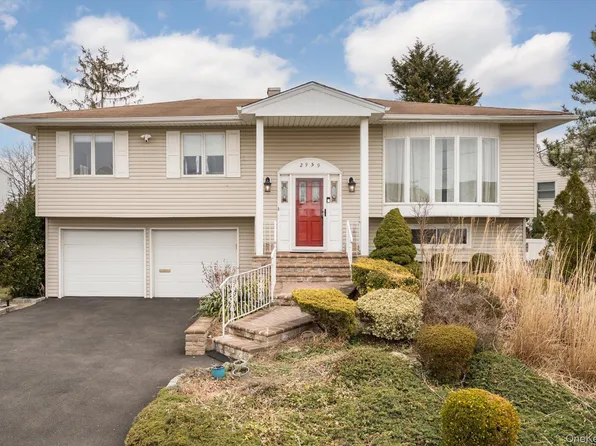 2959 Clubhouse Road, Merrick, NY 11566