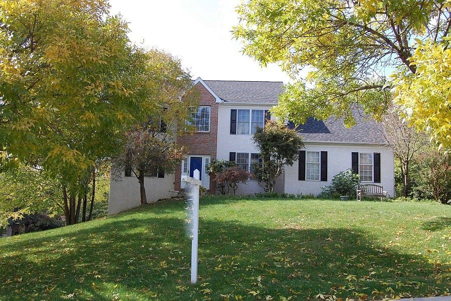 1st image of 828 Robert Dean Dr