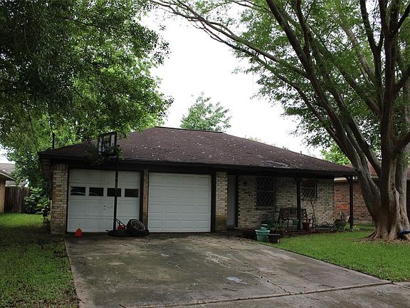 5th image of 833 Cedar St
