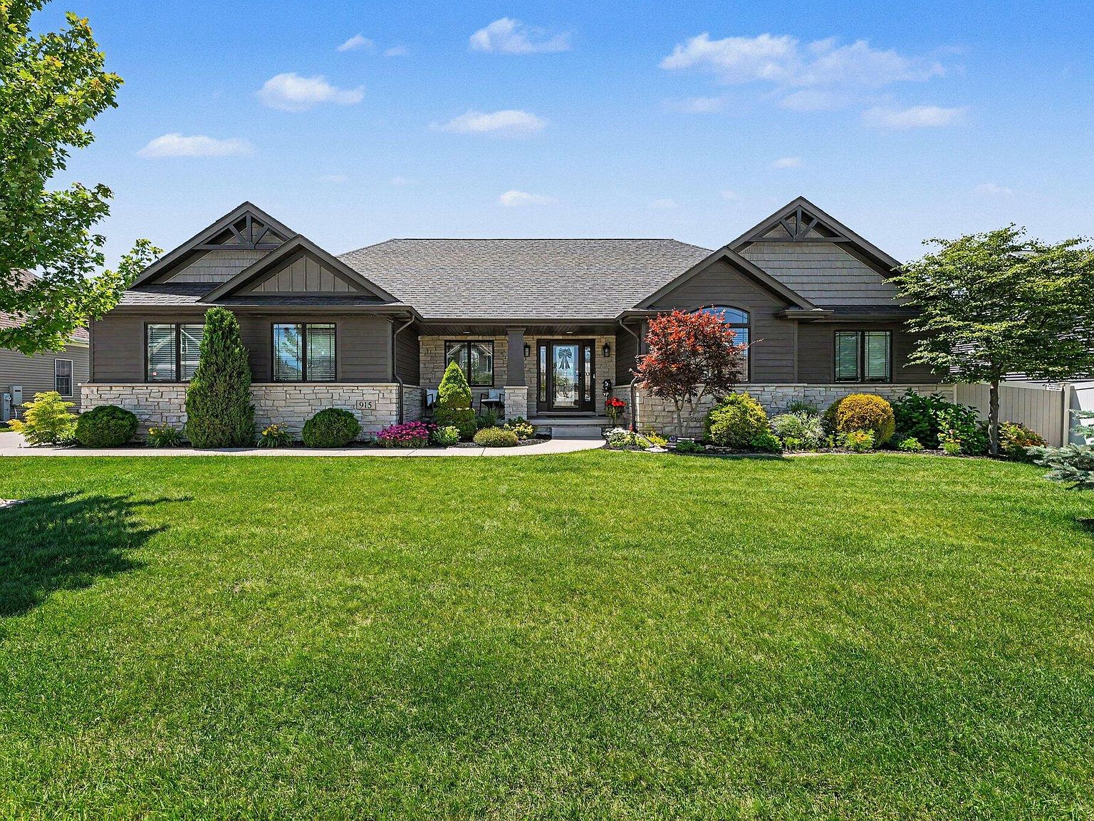 915 Betty Ln, Crown Point, IN 46307 | MLS #841291 | Zillow