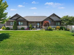 915 Betty Ln, Crown Point, IN 46307