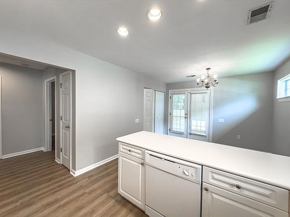 5th image of 4841 Habersham Ln