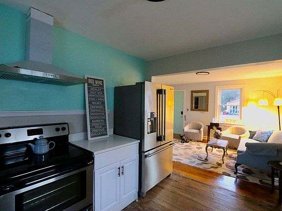 3rd image of 2031 Richmond Ave