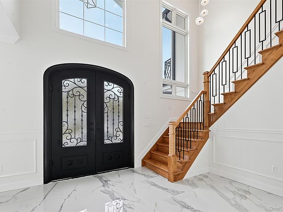 5th image of 1275 Barry Drive S
