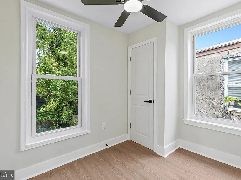 35 E Collom St — Photo 21