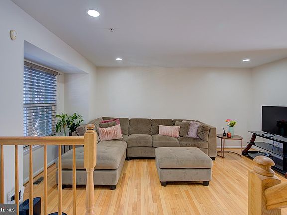 4th image of 3713 Community Dr