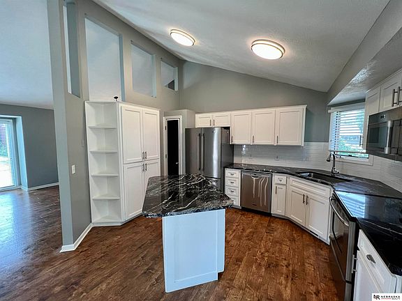 5th image of 502 Fort St