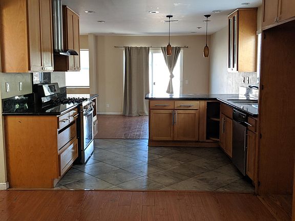 4th image of 2823 E Alden Pl