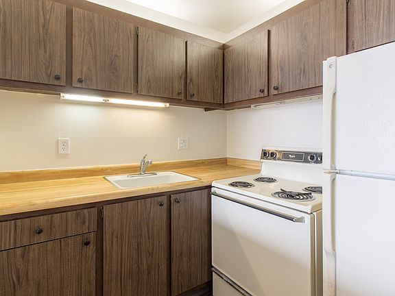 4th image of 2020 E Park Pl #217