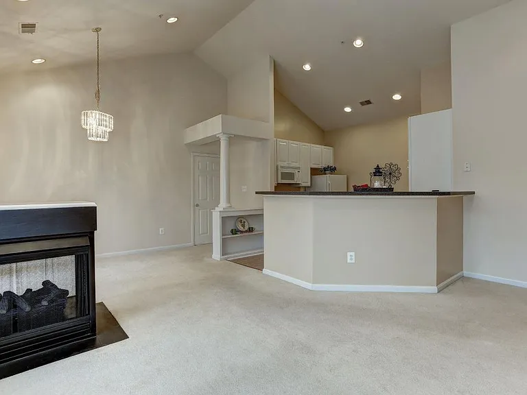 LIVING/DINING